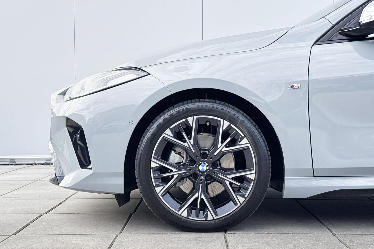 BMW 1-SERIE 120 i M-Sport Pro 19 Inch / Adaptief M Onderstel / Stoelverwarming / Driving Assistant