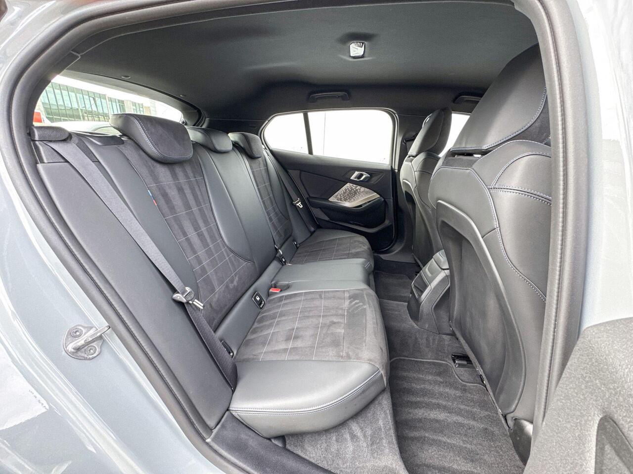 BMW 1-SERIE 120 i M-Sport Pro 19 Inch / Adaptief M Onderstel / Stoelverwarming / Driving Assistant