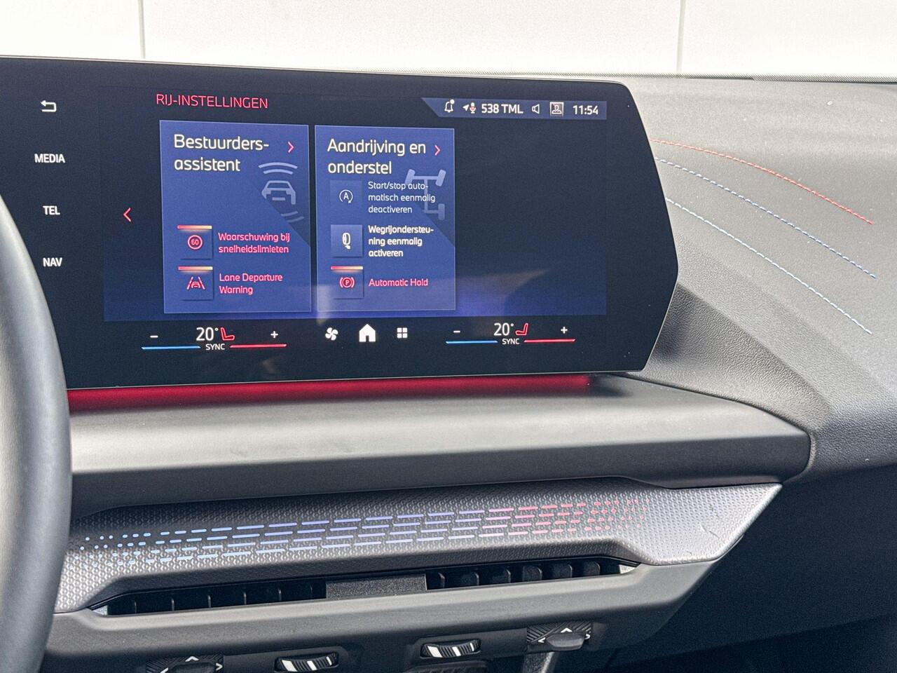 BMW 1-SERIE 120 i M-Sport Pro 19 Inch / Adaptief M Onderstel / Stoelverwarming / Driving Assistant