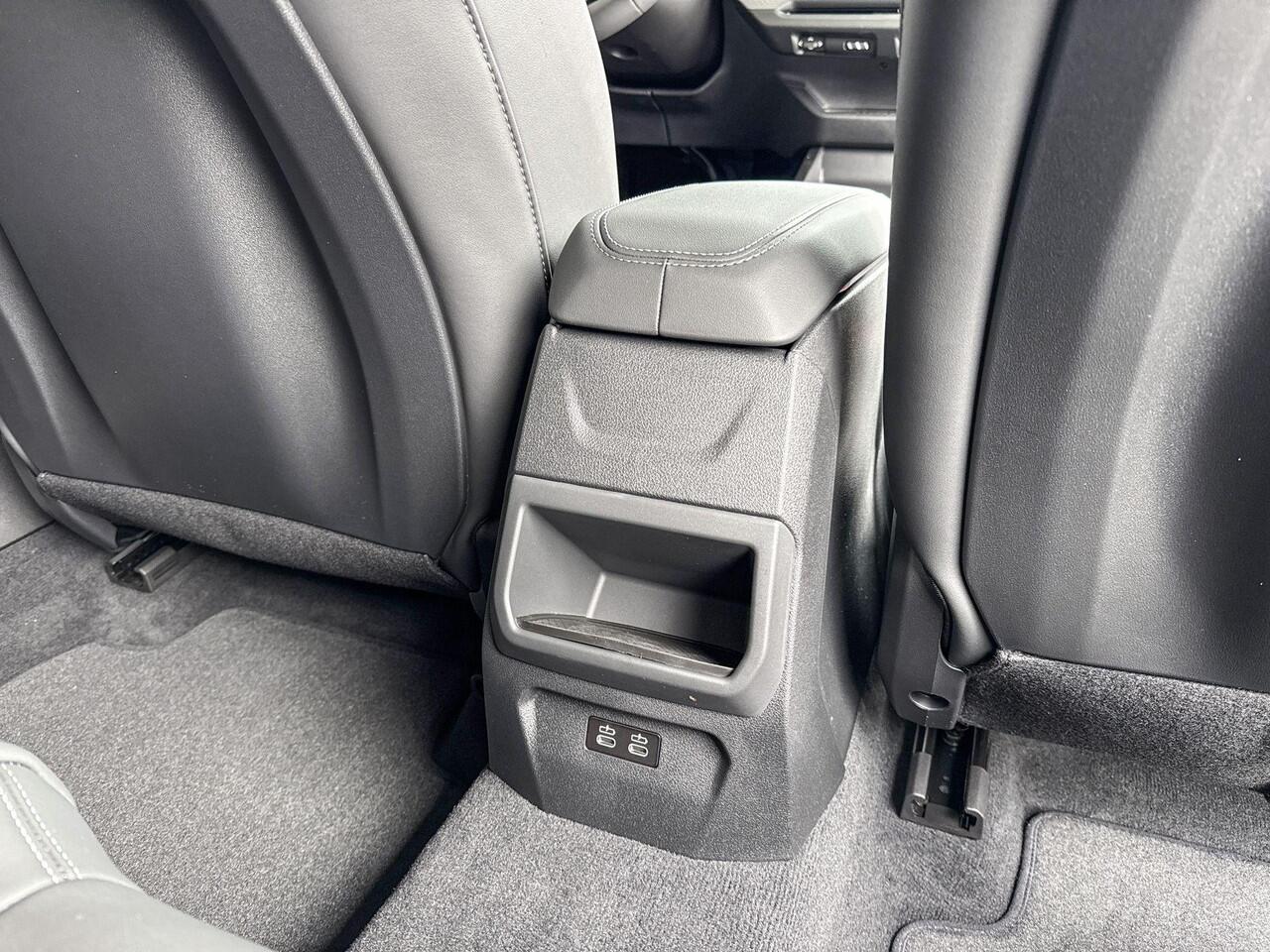 BMW 1-SERIE 120 M Sport Design / Premium Pack / Comfort Access / Achteruitrijcamera / Extra getint glas / Elektrisch verwarmde voorstoelen