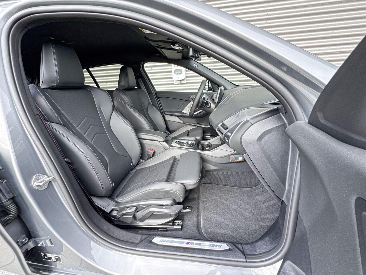 BMW 1-SERIE 120 M Sportpakket Pro / Premium Pack / Getinte ruiten / Stuurwielrand verwarmd / Comfort Access / Achteruitrijcamera / Driving Assistant