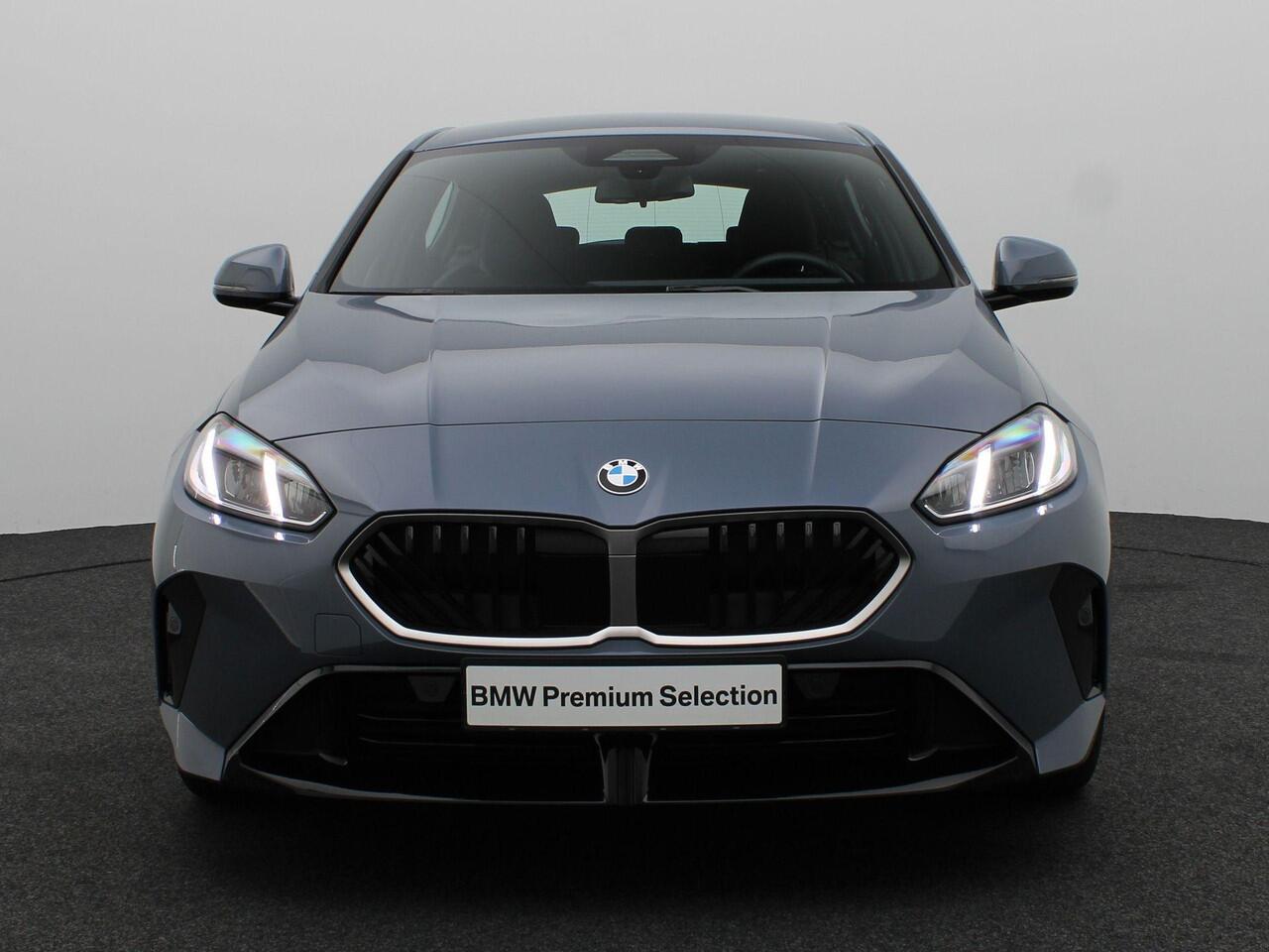 BMW 1-SERIE 120 M Sportpakket | Driving Assistant | Achteruitrijcamera | Parking Assistant | 19"