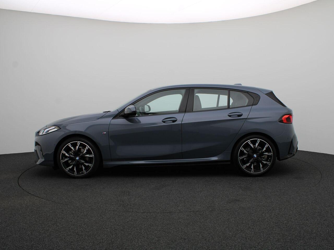 BMW 1-SERIE 120 M Sportpakket | Driving Assistant | Achteruitrijcamera | Parking Assistant | 19"