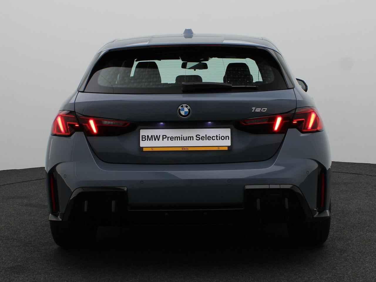 BMW 1-SERIE 120 M Sportpakket | Driving Assistant | Achteruitrijcamera | Parking Assistant | 19"