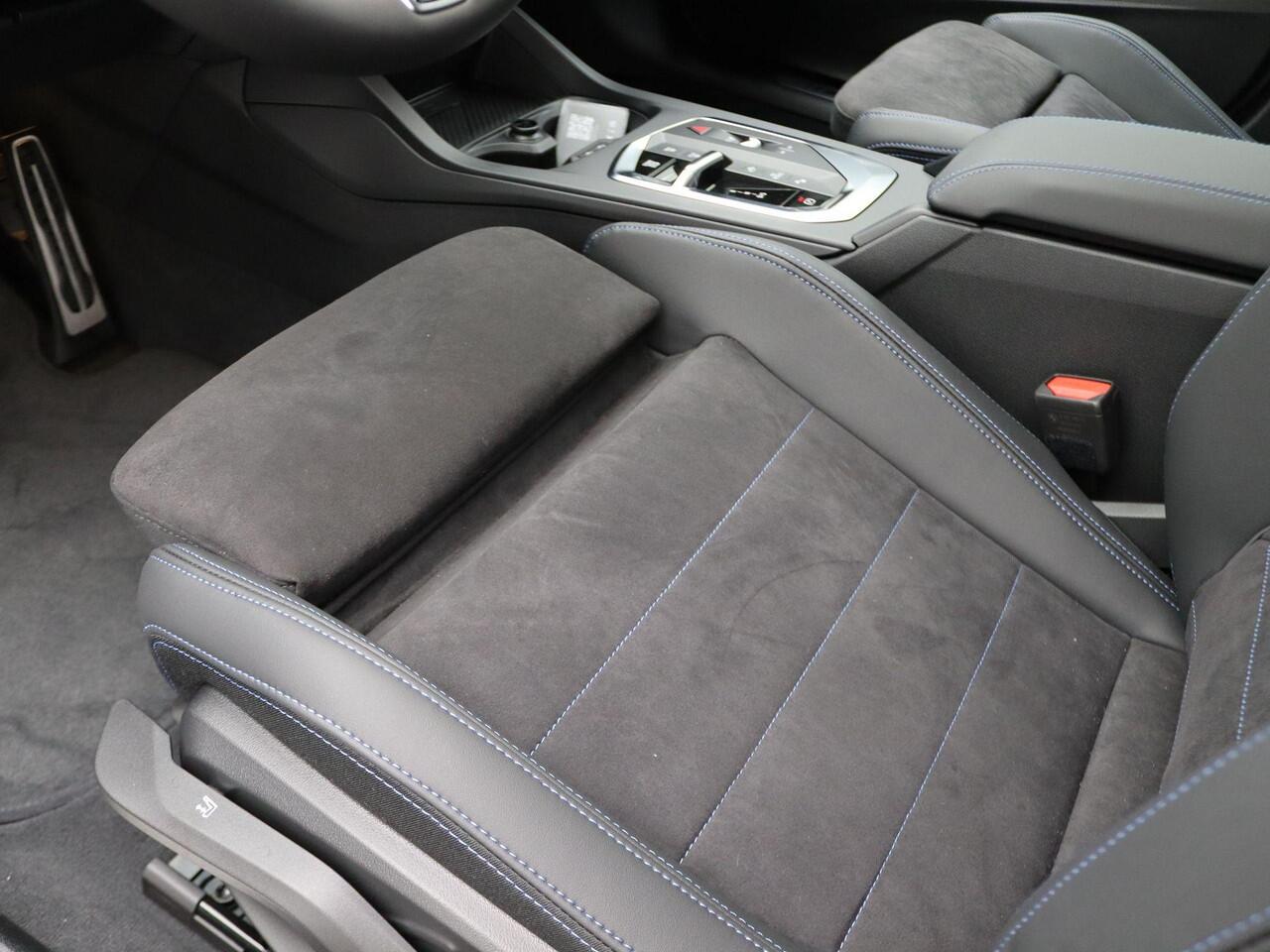 BMW 1-SERIE 120 M Sportpakket | Premium Pack | Stuurwielrand Verwarmd | Comfort Access | Driving Assistant | 18''