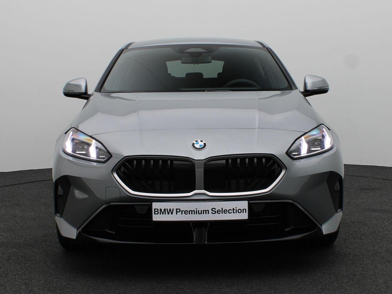 BMW 1-SERIE 120 M Sportpakket | Premium Pack | Stuurwielrand Verwarmd | Comfort Access | Driving Assistant | 18''