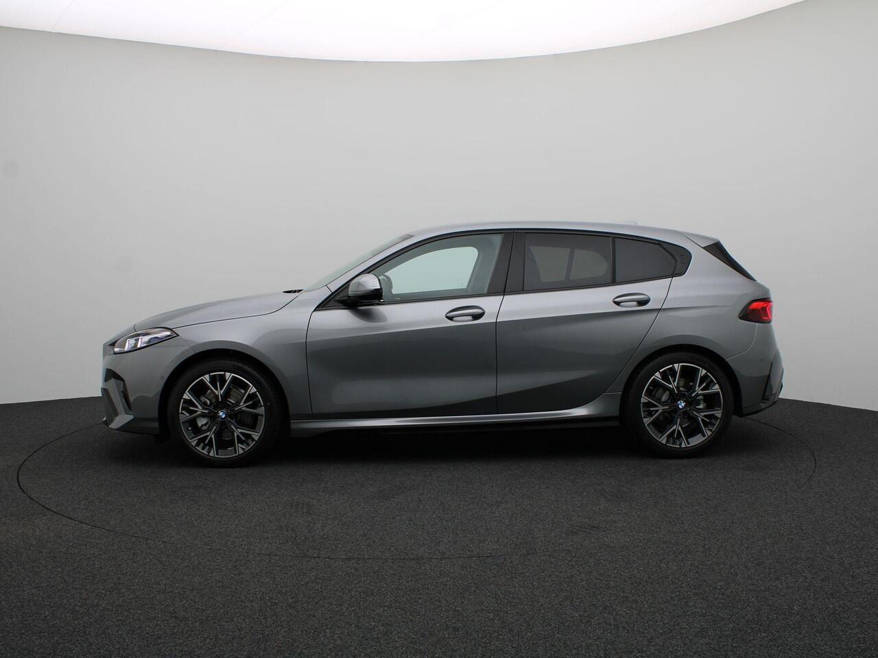 BMW 1-SERIE 120 M Sportpakket | Premium Pack | Stuurwielrand Verwarmd | Comfort Access | Driving Assistant | 18''