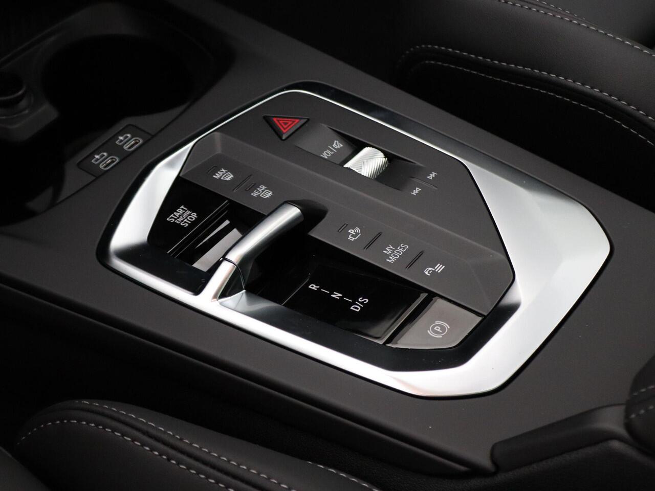 BMW 1-SERIE 120 M Sportpakket Pro | Premium Pack | Stuurwielrand Verwarmd | M Adaptief onderstel | Panoramadak | Driving Assistant | DAB | Harman Kardon | 19''