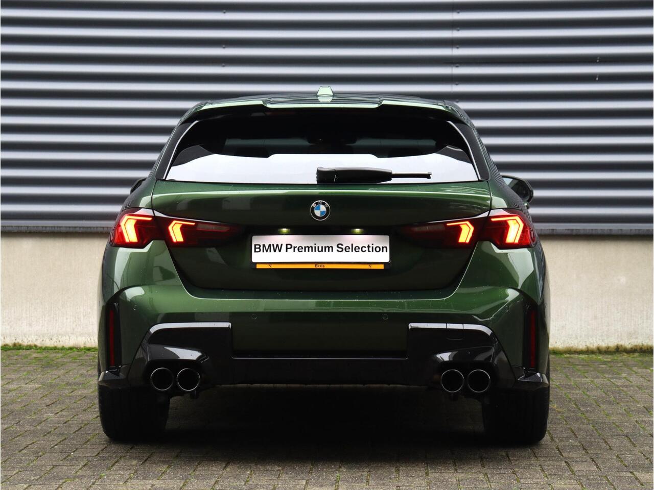 BMW 1-SERIE 120 | M Sportpakket Pro | Panodak | Harman Kardon | Comfort Access | Elektr. Achterklep | M Performance | Individual | 19'' LMV