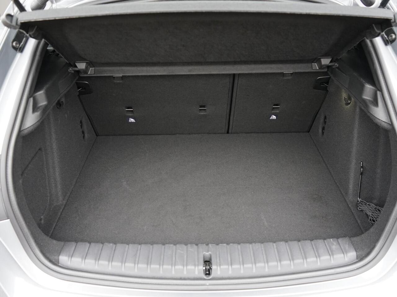 BMW 1-SERIE 120 M-Sport 1ste eig. / Dealeronderh. / Driving Ass. Plus / Shadow Line / Stoelverwarming / Adaptief M onderstel / Active Guard