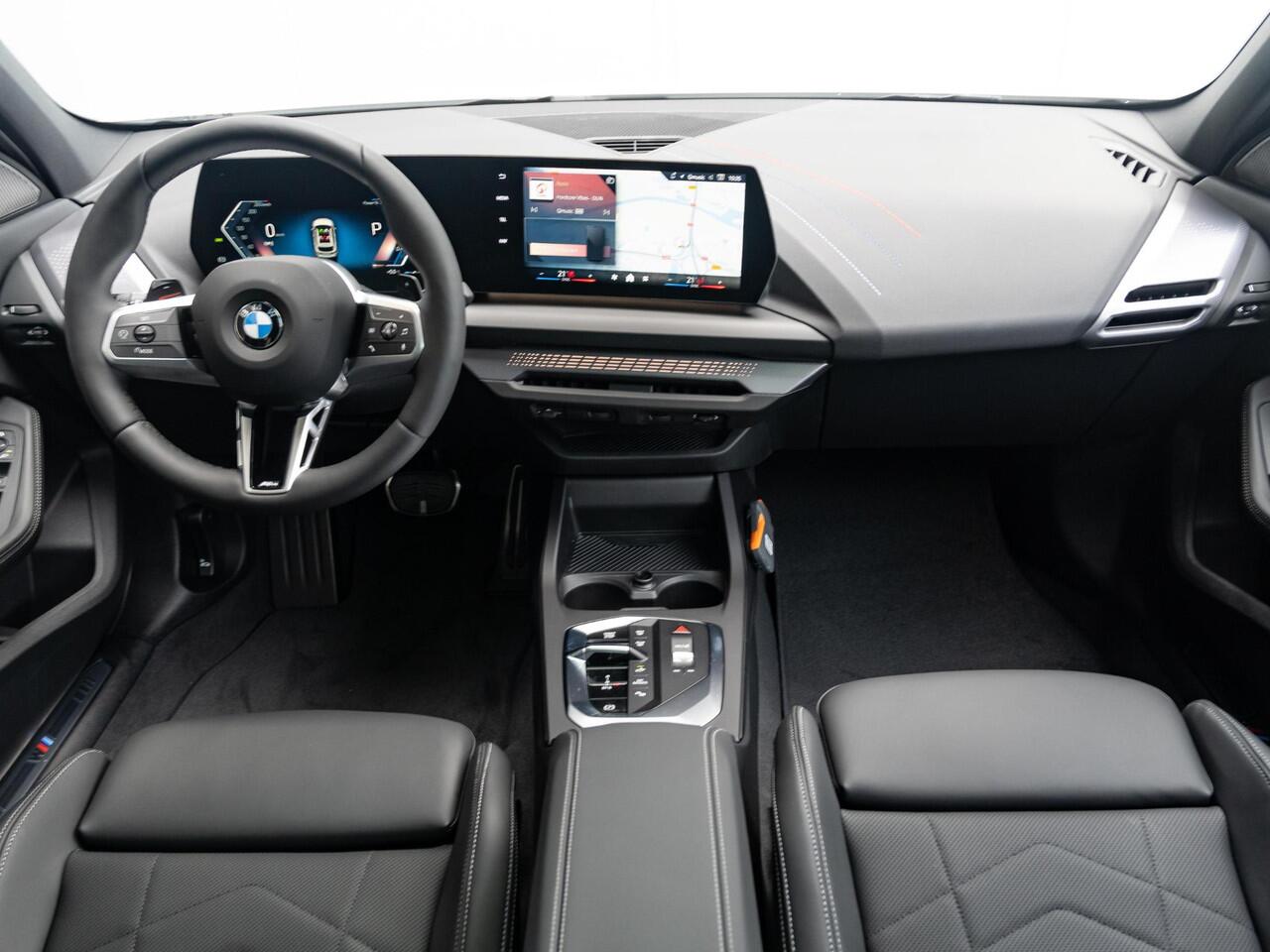BMW 1-SERIE 120 | M Sportpakket Pro | Premium Pack | Harman-Kardon | Verwarmd Stuurwiel | Comfort Access | Achteruitrijcamera | Panoramadak