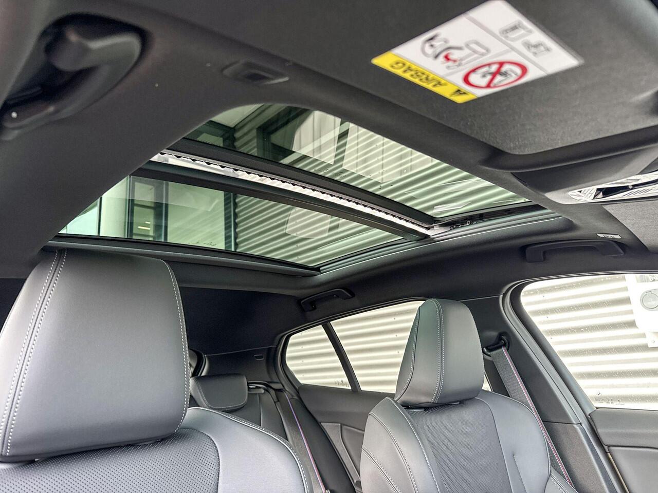 BMW 1-SERIE 120 M Sportpakket Pro / Innovation Pack / Comfort Access / Panoramadak