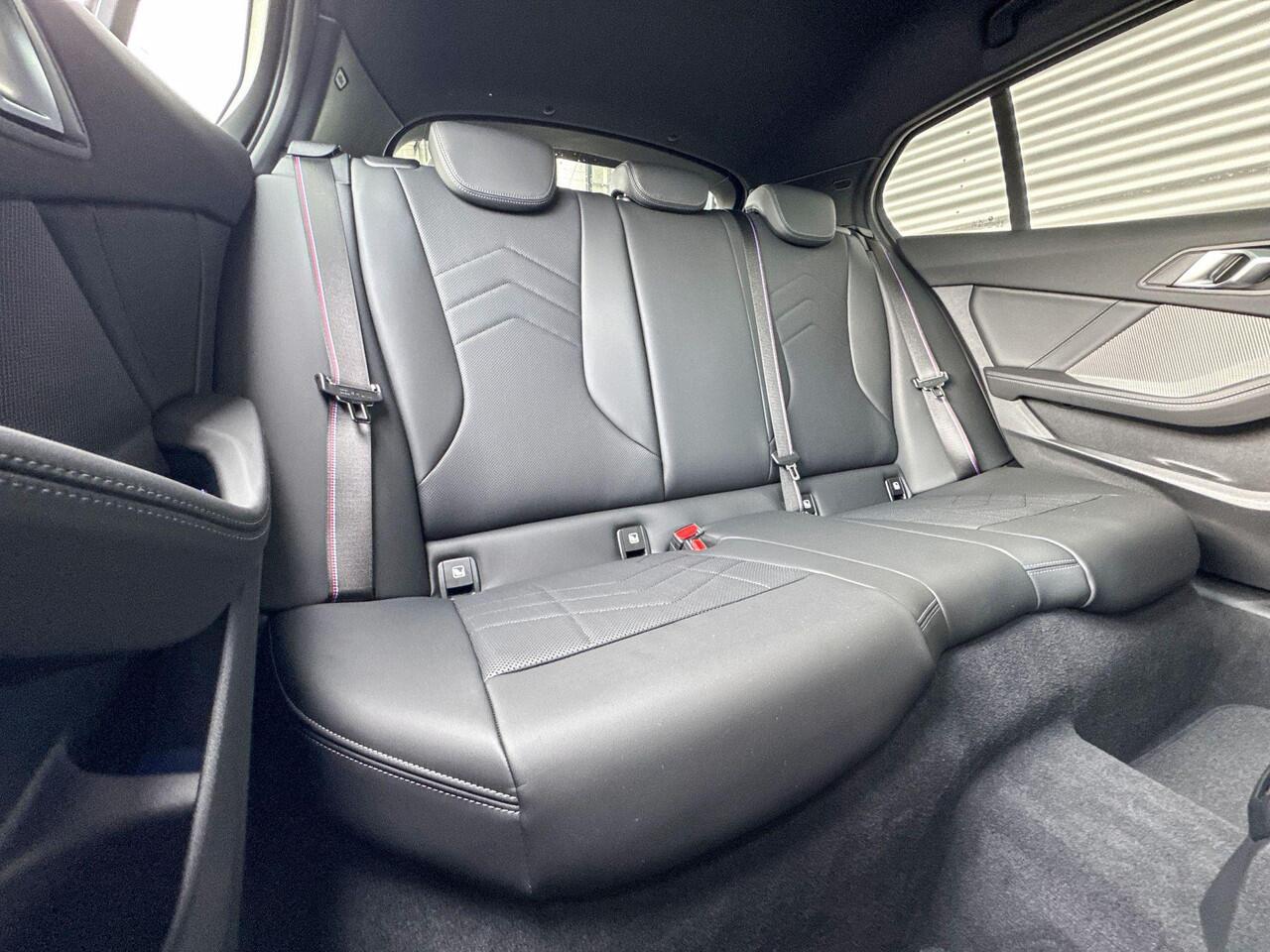 BMW 1-SERIE 120 M Sportpakket Pro / Innovation Pack / Comfort Access / Panoramadak