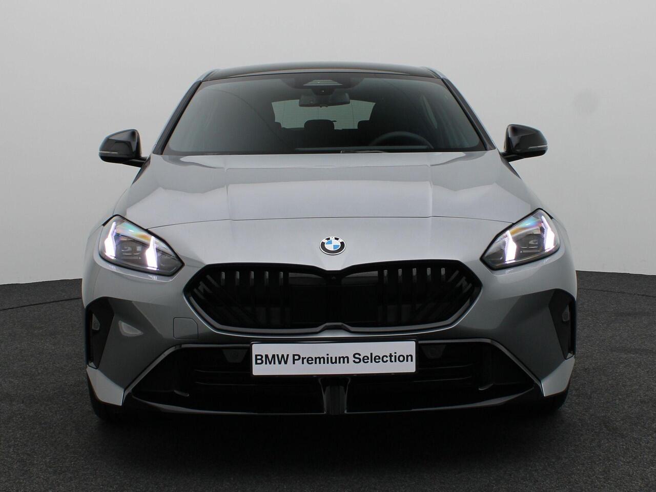 BMW 1-SERIE 120 M Sportpakket Pro | Premium Pack | Comfort Access | Driving Assistant | Parking Assistant | Harman Kardon | 19''