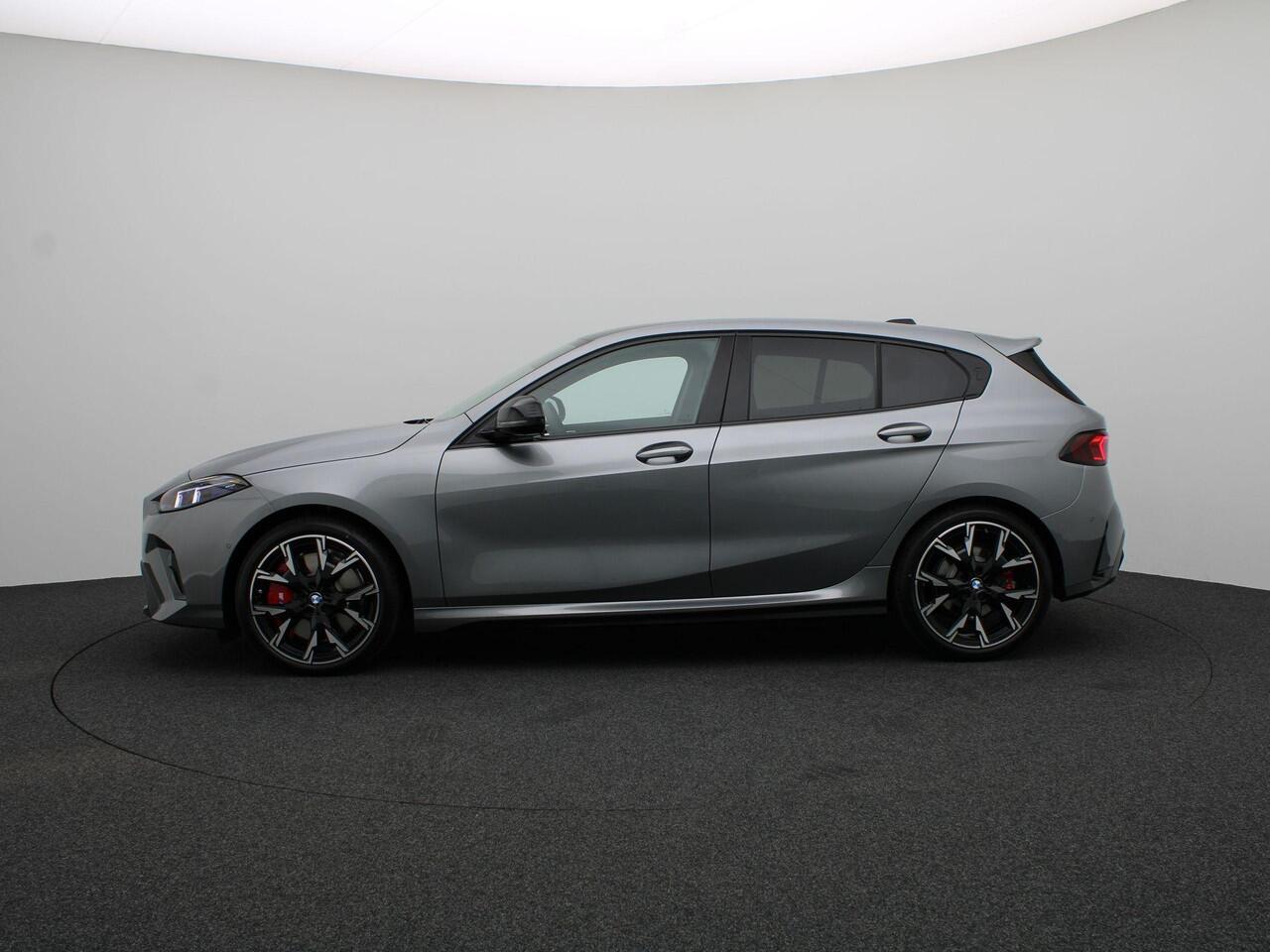 BMW 1-SERIE 120 M Sportpakket Pro | Premium Pack | Comfort Access | Driving Assistant | Parking Assistant | Harman Kardon | 19''