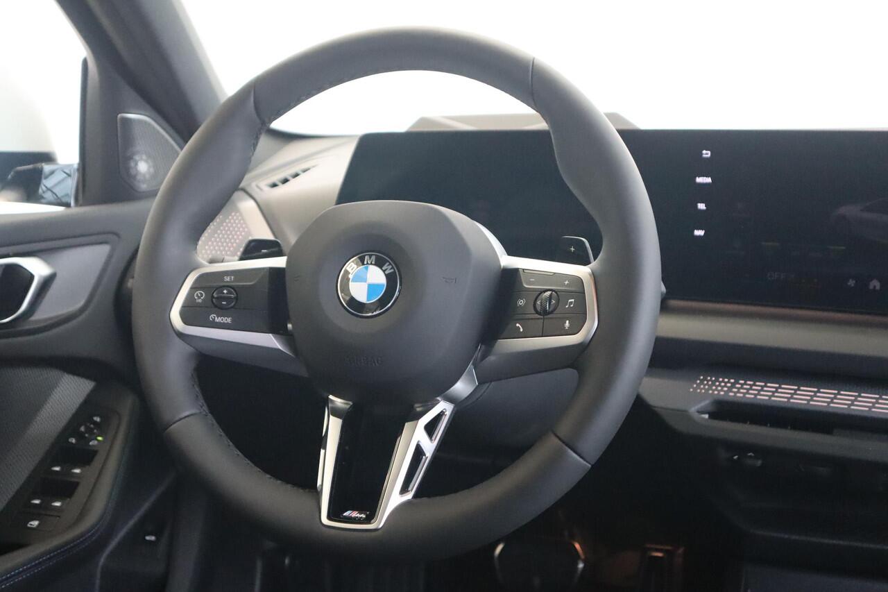 BMW 1-SERIE 123 xDrive 5-deurs | M Sportpakket Pro | Alcantara | Head-Up | Harman Kardon | Adaptieve Cruise Control | 360 Camera | Stoel & Stuurwielverwarming | Dodehoekdetectie | Comfort Access | Adaptieve LED
