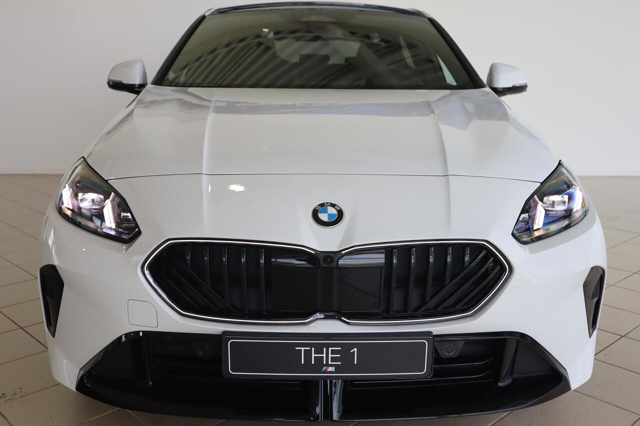 BMW 1-SERIE 123 xDrive 5-deurs | M Sportpakket Pro | Alcantara | Head-Up | Harman Kardon | Adaptieve Cruise Control | 360 Camera | Stoel & Stuurwielverwarming | Dodehoekdetectie | Comfort Access | Adaptieve LED