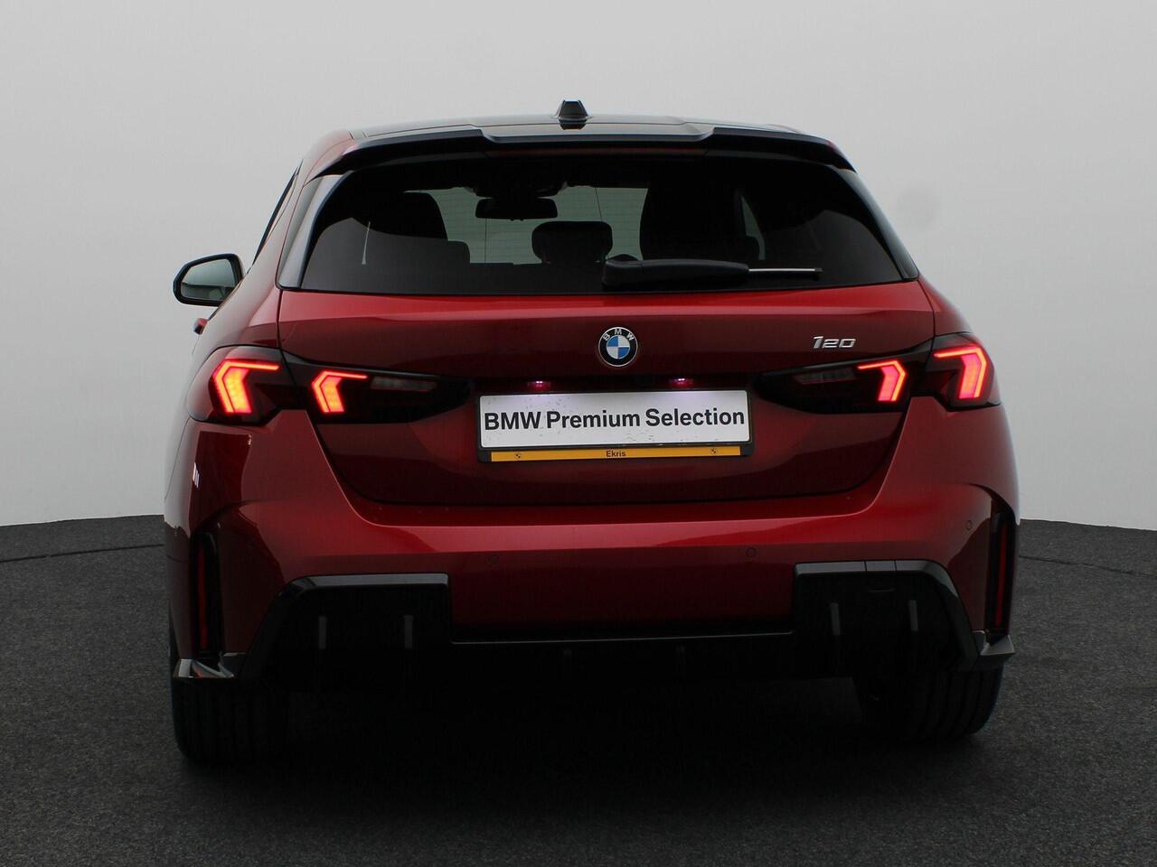 BMW 1-SERIE 120 M Sportpakket Pro | Premium Pack | Achteruitrijcamera | Extra Getint Glas | Driving Assistant | 18''