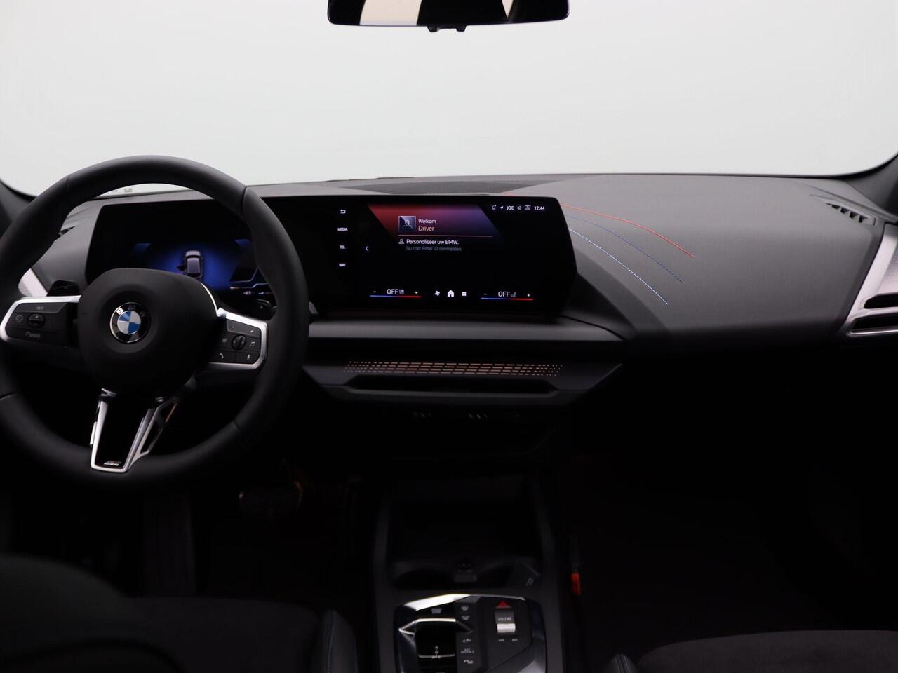 BMW 1-SERIE 120 M Sportpakket Pro | Premium Pack | M Adaptief Onderstel | Parking Assistant | 18''