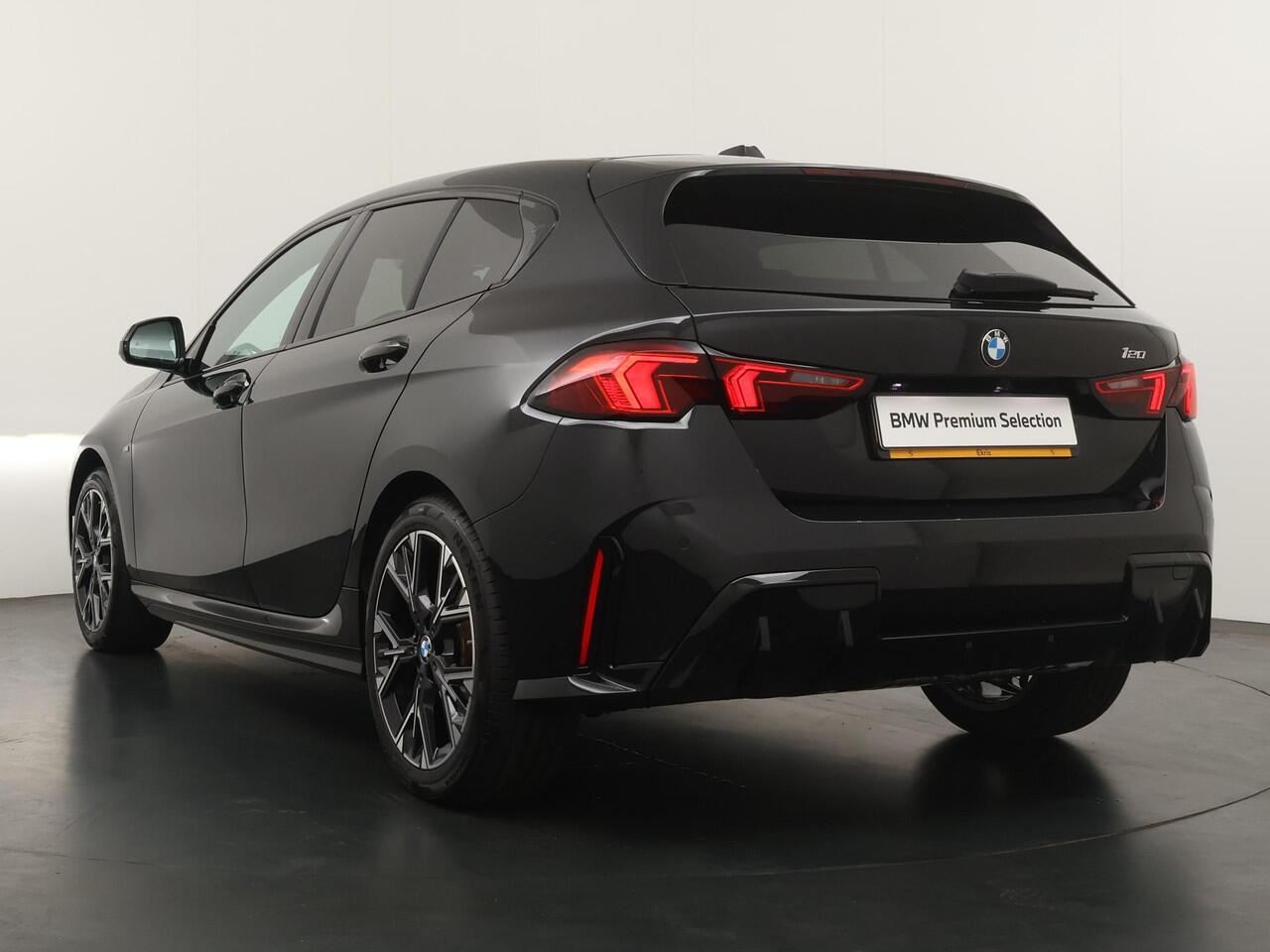 BMW 1-SERIE 120 M Sport Design Edition | Premium Pack | Trekhaak | Ekris Selection