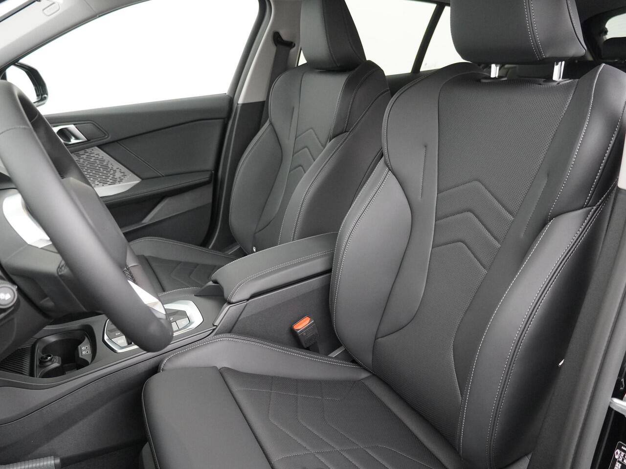 BMW 1-SERIE 120 M Sport Design Edition | Premium Pack | Trekhaak | Ekris Selection