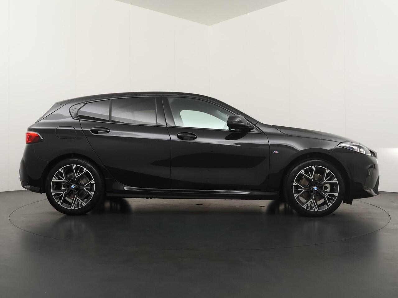 BMW 1-SERIE 120 M Sport Design Edition | Premium Pack | Trekhaak | Ekris Selection