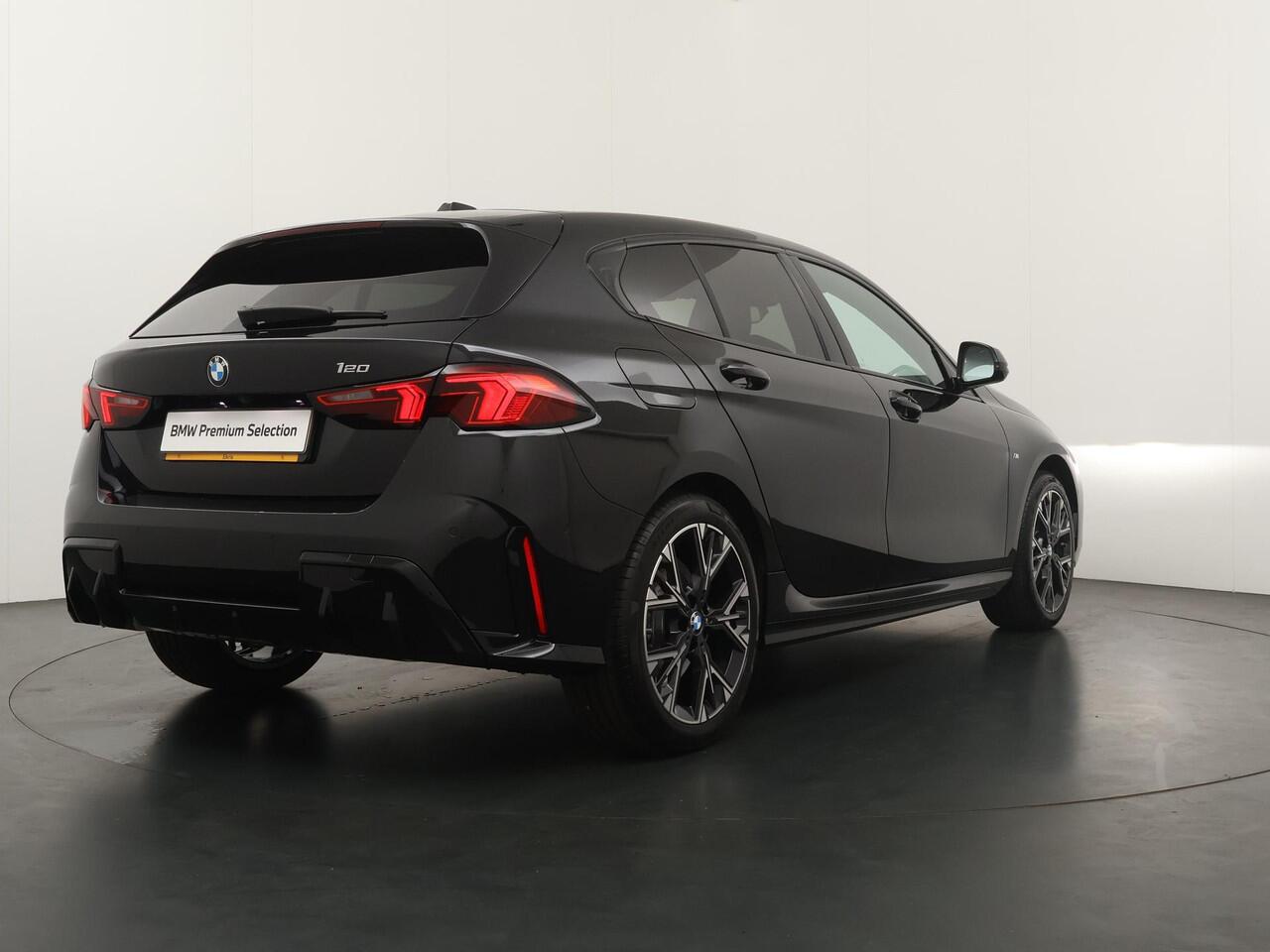 BMW 1-SERIE 120 M Sport Design Edition | Premium Pack | Trekhaak | Ekris Selection