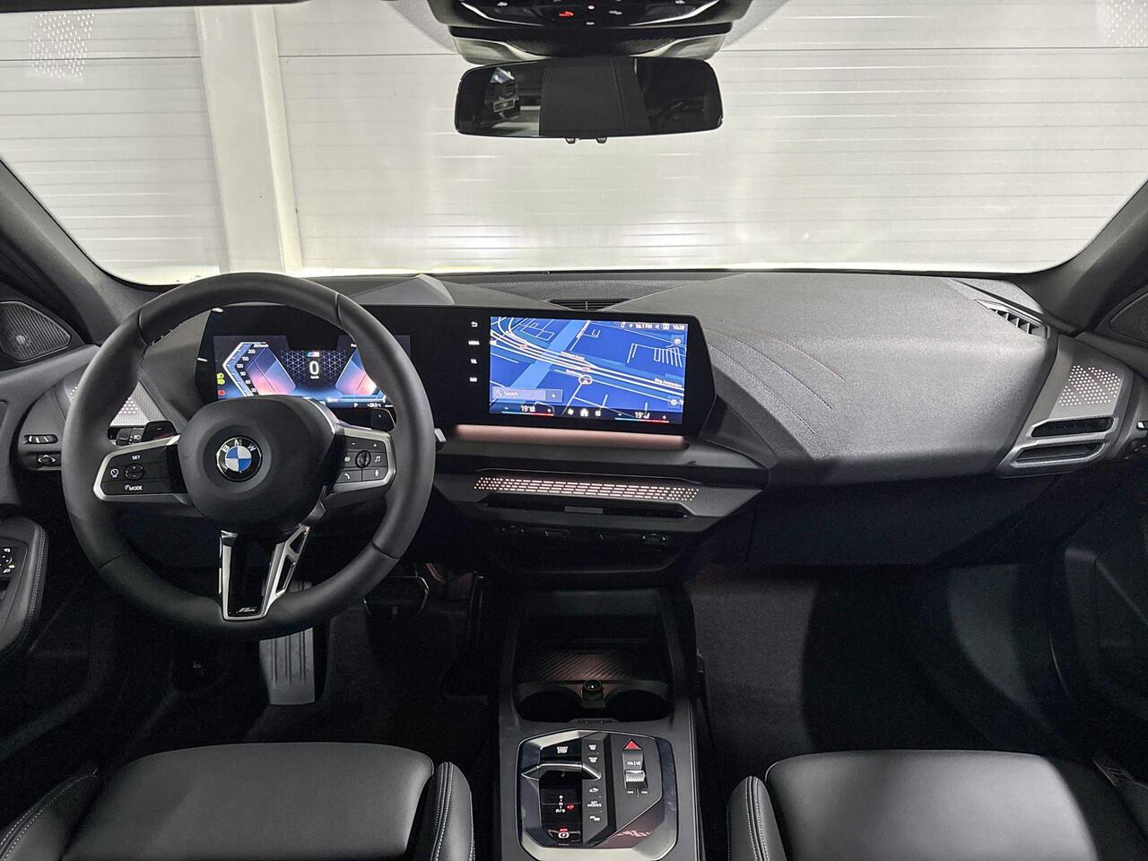 BMW 1-SERIE 120 | M-Sport Pro | Innovation Pack | Driving Assistant | Harman/Kardon | Head-up Display | Panoramadak | Comfort Access