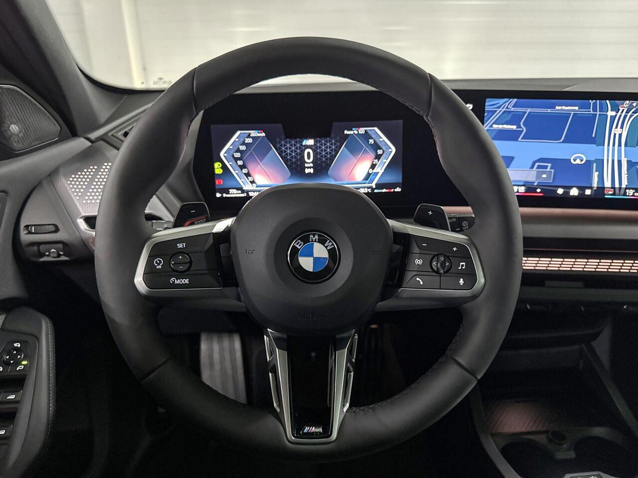 BMW 1-SERIE 120 | M-Sport Pro | Premium Pack | Driving Assistant | Harman/Kardon | Panoramadak | Comfort Access