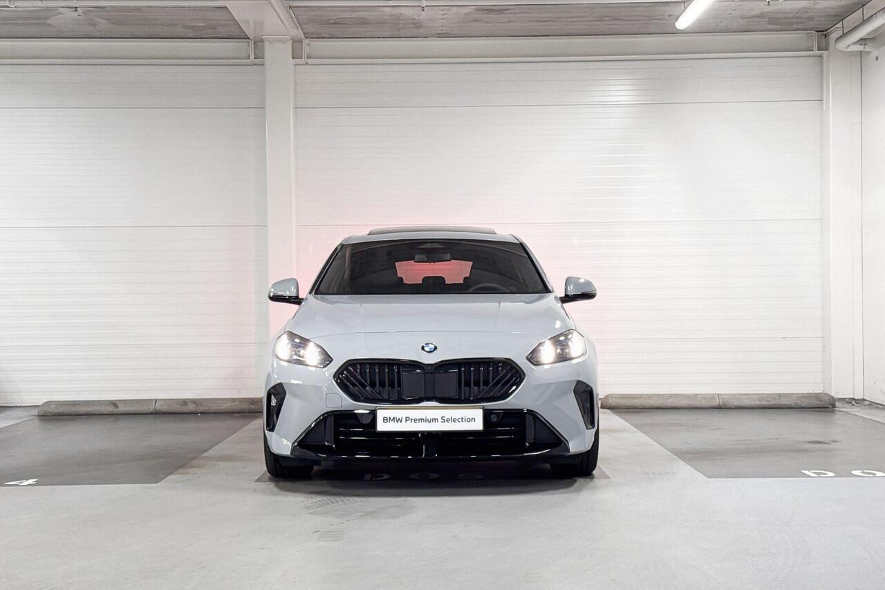 BMW 1-SERIE 120 | M-Sport Pro | Premium Pack | Driving Assistant | Harman/Kardon | Panoramadak | Comfort Access