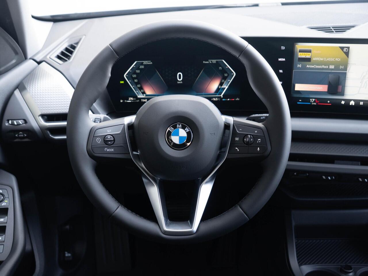 BMW 1-SERIE 5-deurs 120 M Sport Design 18'' / Voorstoelen verwarmd / Driving Assistant / Parking Assistant