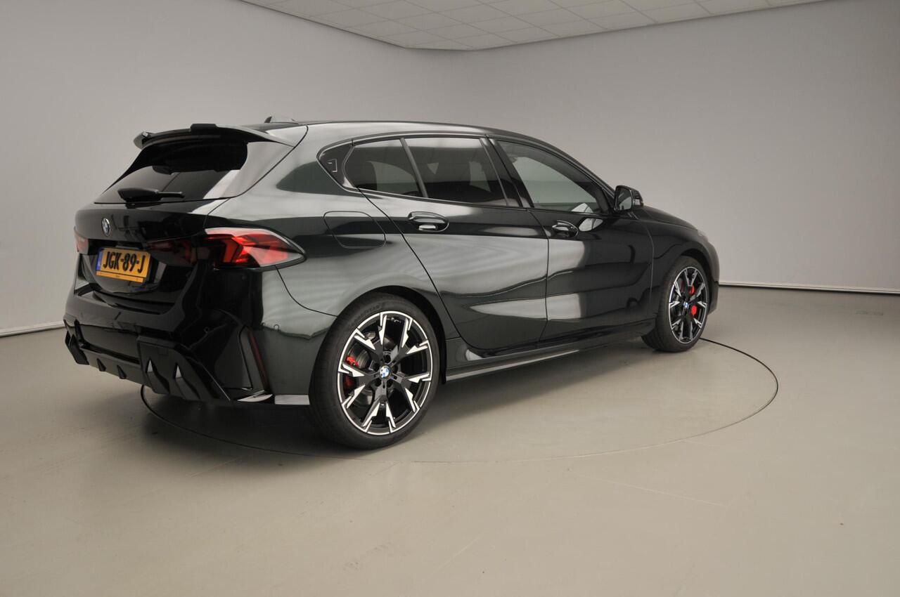 BMW 1-SERIE 5-deurs 120 | M-Sportpakket | LED | Leder | HUD | Active cruise | Schuifdak | Elektr. zetels | DAB | Harman-kardon sound | Alu 19 inch | Ekris Selection