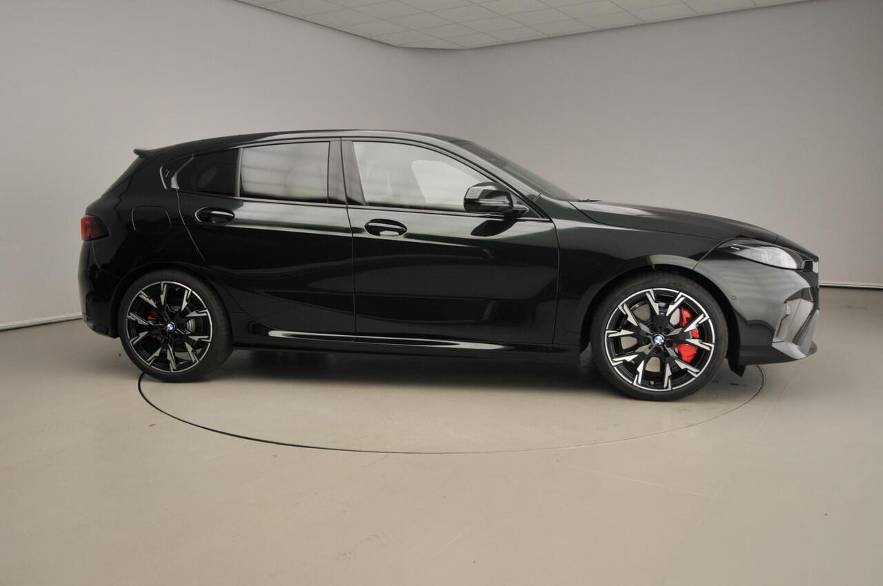 BMW 1-SERIE 5-deurs 120 | M-Sportpakket | LED | Leder | HUD | Active cruise | Schuifdak | Elektr. zetels | DAB | Harman-kardon sound | Alu 19 inch | Ekris Selection