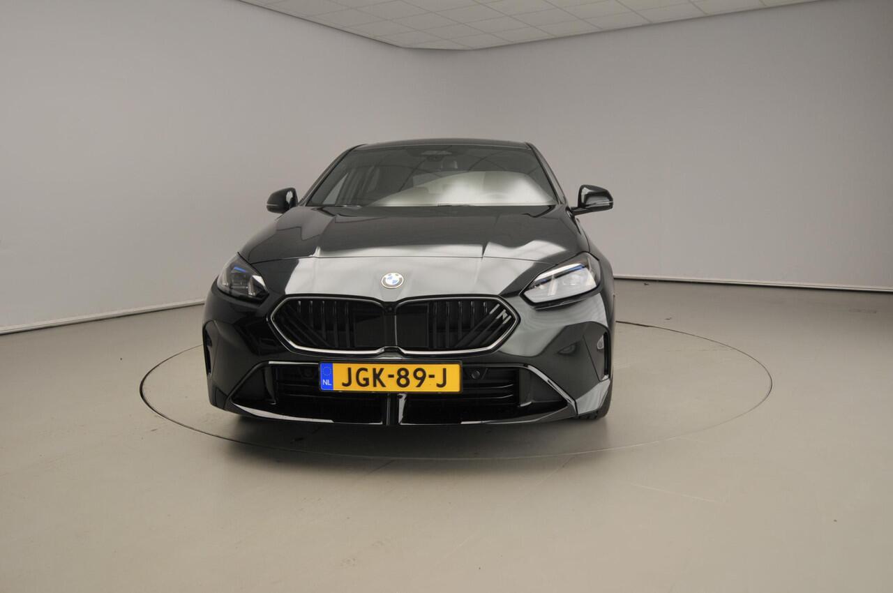 BMW 1-SERIE 5-deurs 120 | M-Sportpakket | LED | Leder | HUD | Active cruise | Schuifdak | Elektr. zetels | DAB | Harman-kardon sound | Alu 19 inch | Ekris Selection