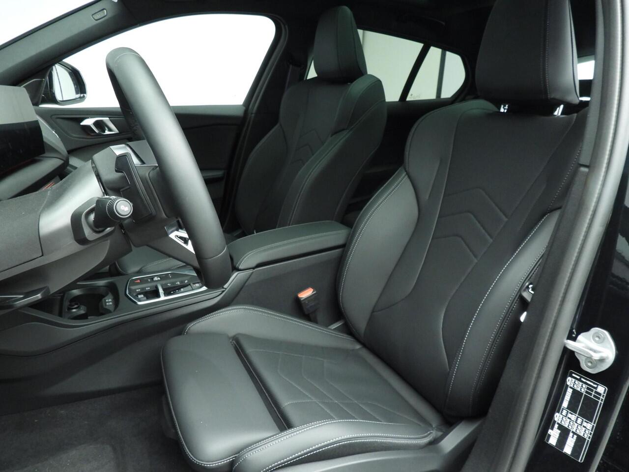 BMW 1-SERIE 5-deurs 120 | M-Sportpakket | LED | Leder | HUD | Active cruise | Schuifdak | Elektr. zetels | DAB | Harman-kardon sound | Alu 19 inch | Ekris Selection