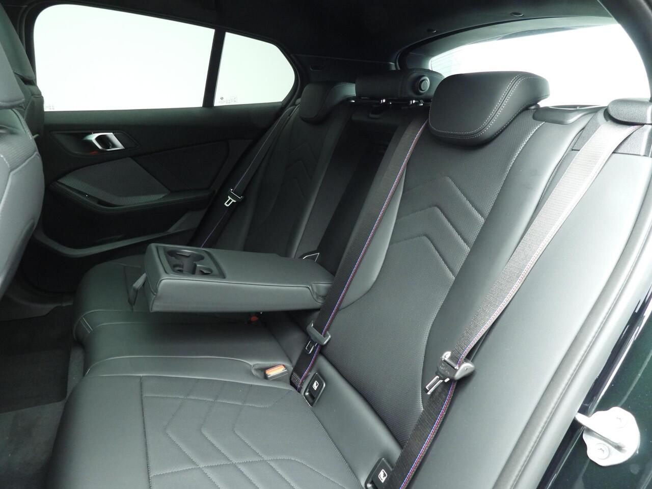 BMW 1-SERIE 5-deurs 120 | M-Sportpakket | LED | Leder | HUD | Active cruise | Schuifdak | Elektr. zetels | DAB | Harman-kardon sound | Alu 19 inch | Ekris Selection