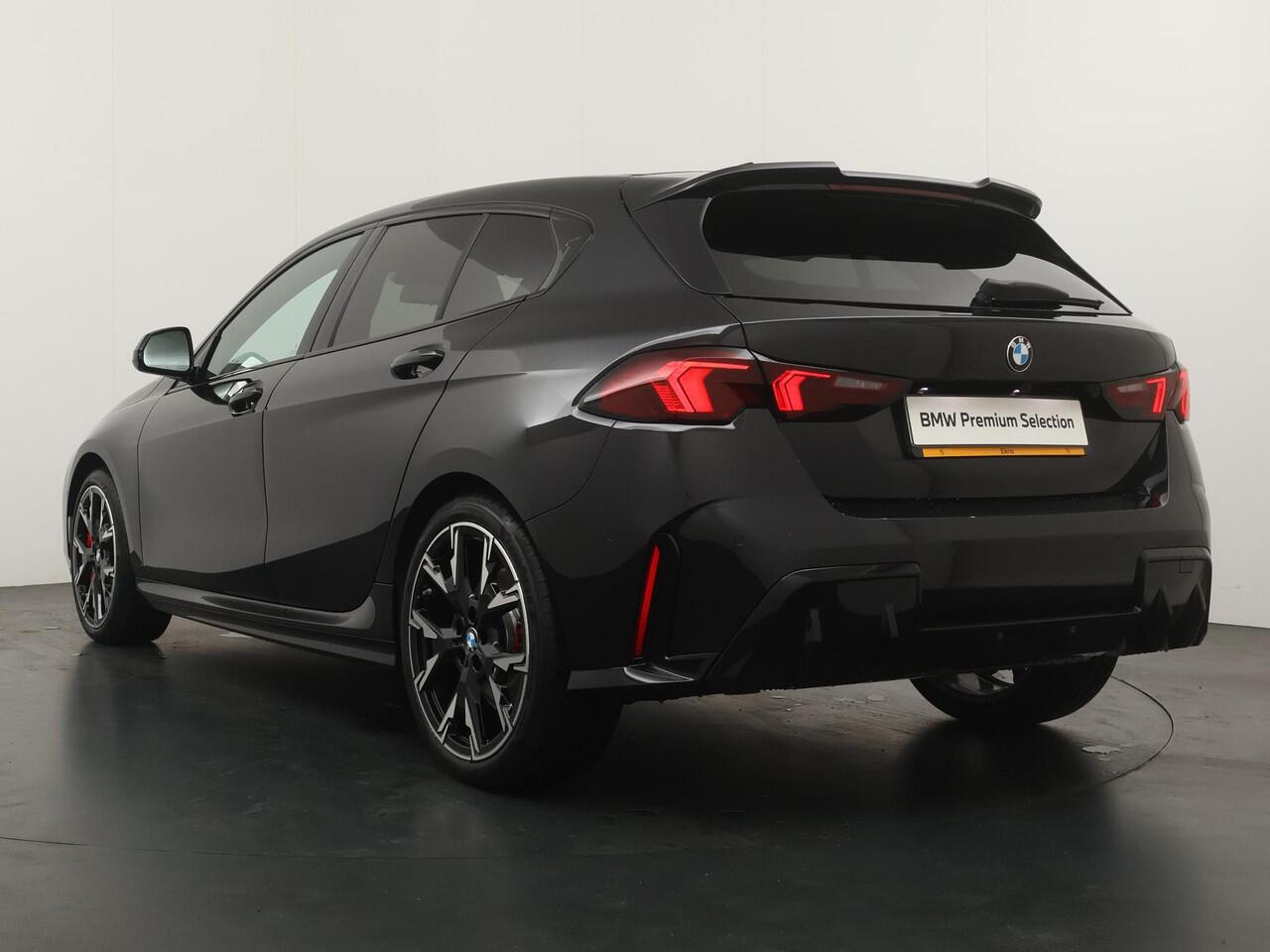 BMW 1-SERIE 123 xDrive | M Sport Pro | Travel Pack | Harman Kardon | Ekris Selection