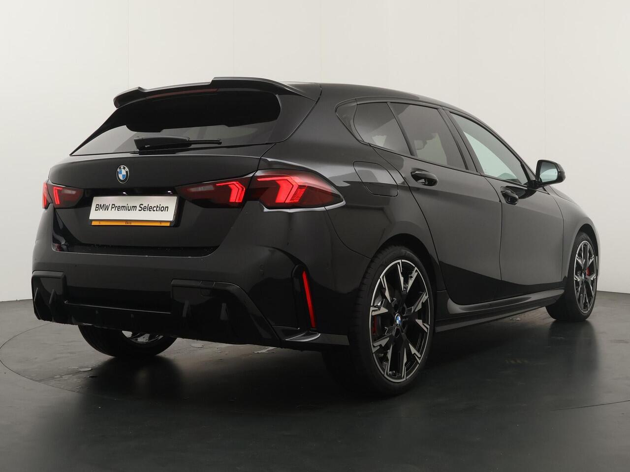 BMW 1-SERIE 123 xDrive | M Sport Pro | Travel Pack | Harman Kardon | Ekris Selection