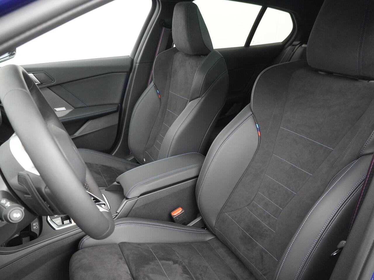 BMW 1-SERIE 120 M-Sport Pro | Panoramadak | Harman Kardon | Adaptive Cruise | Comfort Access | Ekris Selection