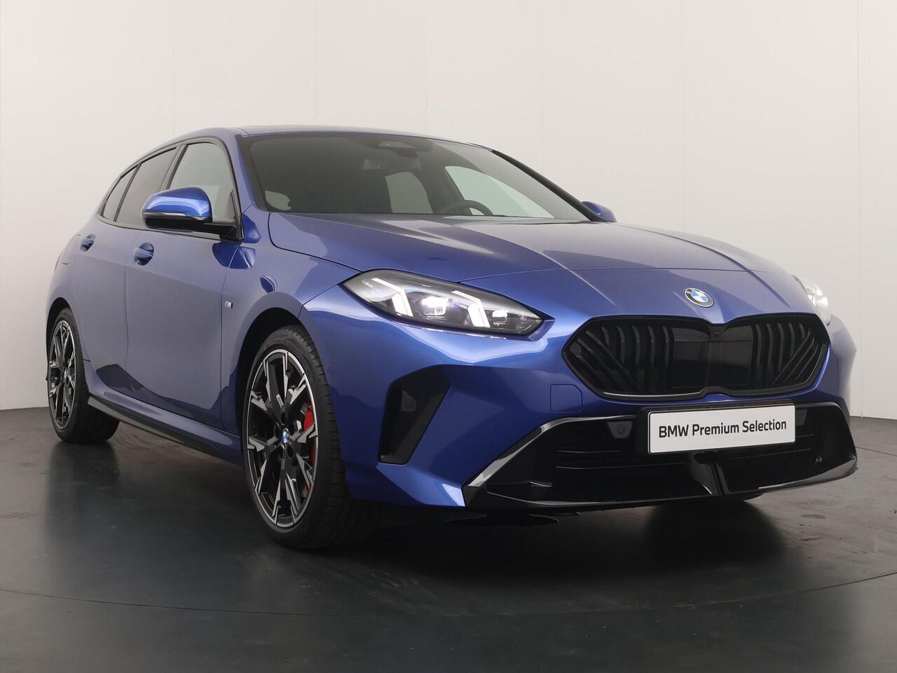 BMW 1-SERIE 120 M-Sport Pro | Panoramadak | Harman Kardon | Adaptive Cruise | Comfort Access | Ekris Selection