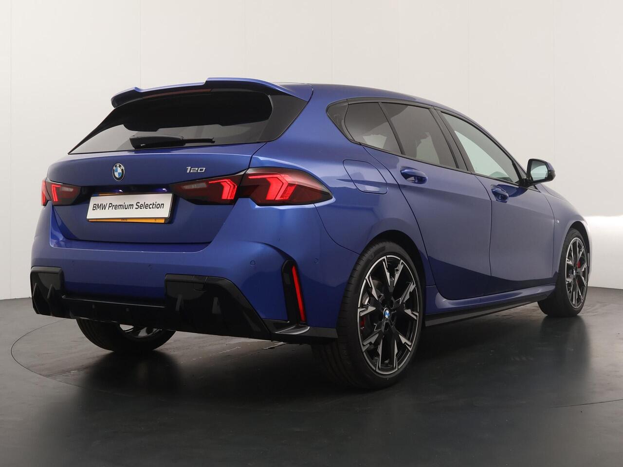 BMW 1-SERIE 120 M-Sport Pro | Panoramadak | Harman Kardon | Adaptive Cruise | Comfort Access | Ekris Selection