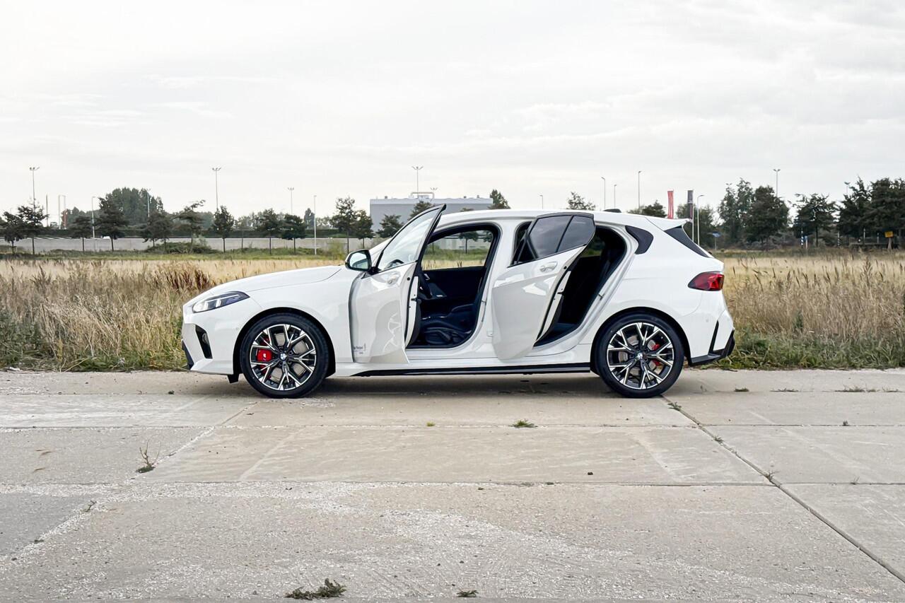 BMW 1-SERIE 120 M Sport | M Sport Pro | Harman Kardon | Comfort Access | Stoelverwarming |