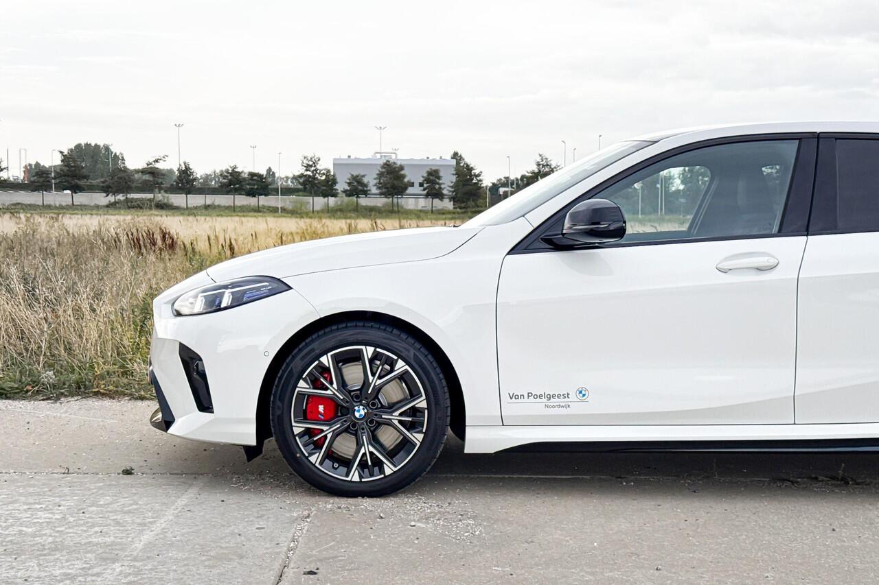 BMW 1-SERIE 120 M Sport | M Sport Pro | Harman Kardon | Comfort Access | Stoelverwarming |