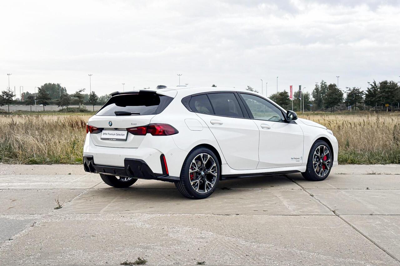 BMW 1-SERIE 120 M Sport | M Sport Pro | Harman Kardon | Comfort Access | Stoelverwarming |