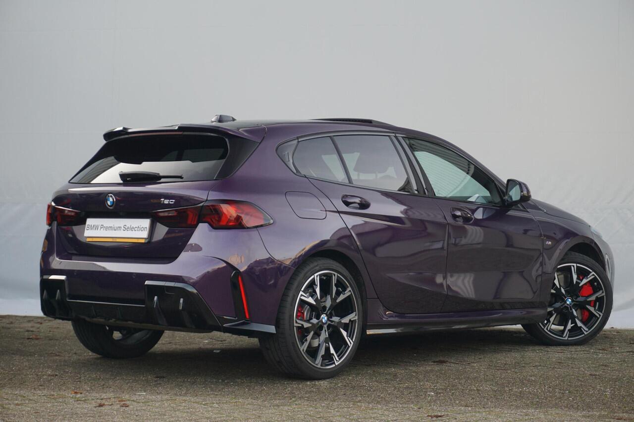 BMW 1-SERIE 5-deurs 120 M Sportpakket Pro 19'' / Panoramadak / Harman Kardon / Driving Assistant Plus / Trekhaak | Ekris Selection