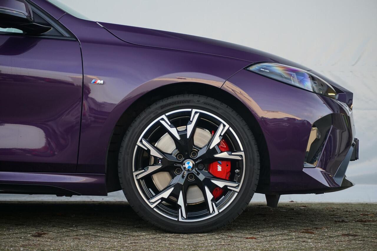 BMW 1-SERIE 5-deurs 120 M Sportpakket Pro 19'' / Panoramadak / Harman Kardon / Driving Assistant Plus / Trekhaak | Ekris Selection