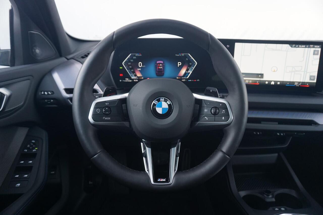 BMW 1-SERIE 5-deurs 120 M Sportpakket Pro 19'' / Panoramadak / Harman Kardon / Driving Assistant Plus / Trekhaak | Ekris Selection