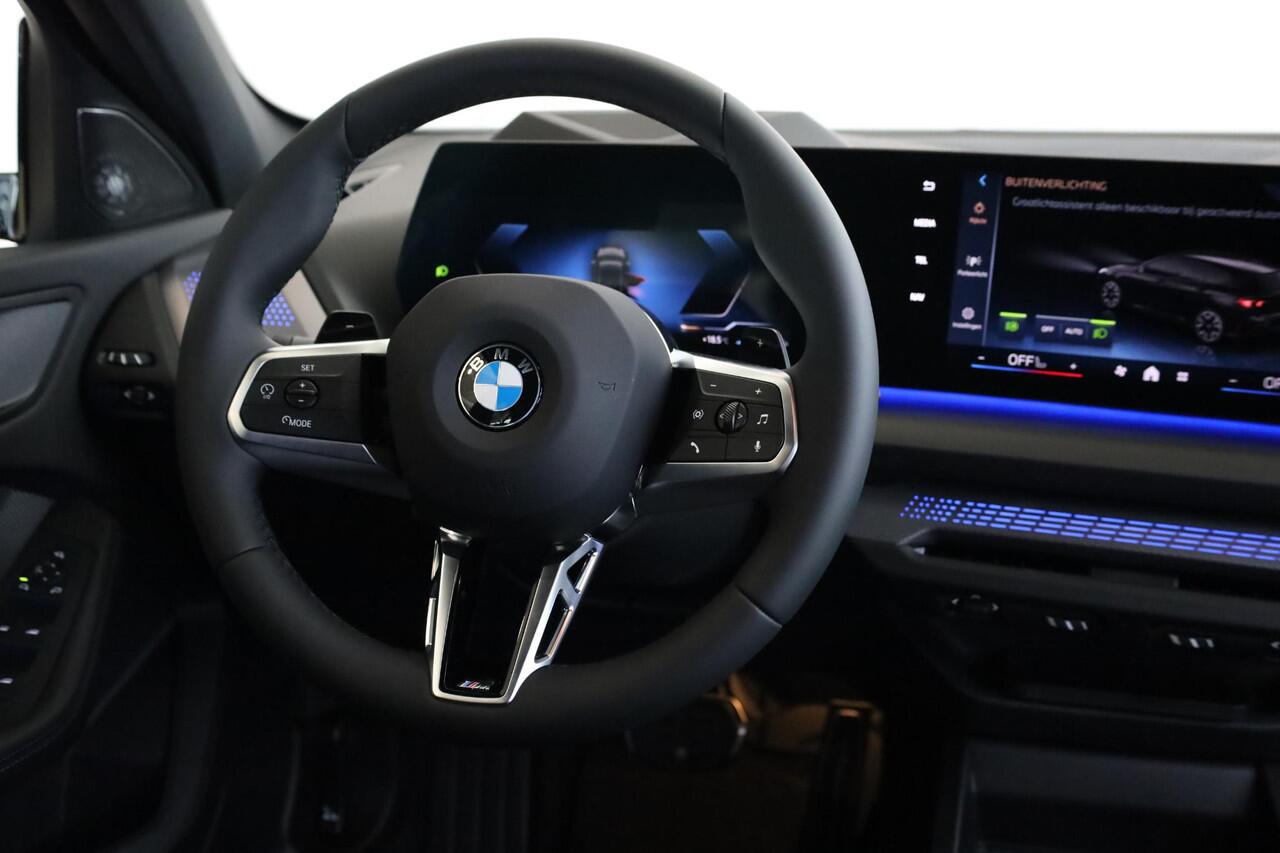 BMW 1-SERIE 120 M Sportpakket Pro | Alcantara | Head-Up | Harman Kardon | 360 camera | Iconic Glow | Dodehoekdetectie | Stoelverwarming | Comfort Access | Ekris Selection