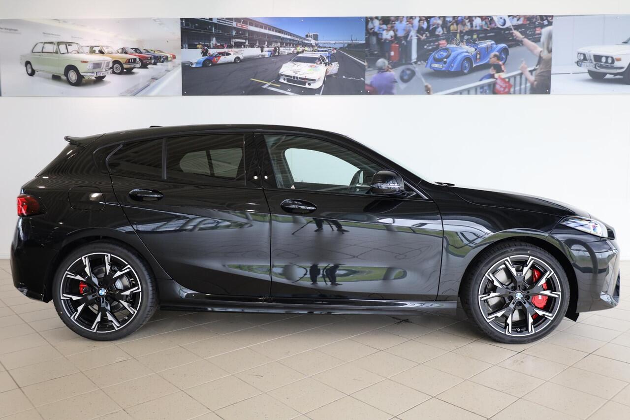 BMW 1-SERIE 120 M Sportpakket Pro | Alcantara | Head-Up | Harman Kardon | 360 camera | Iconic Glow | Dodehoekdetectie | Stoelverwarming | Comfort Access | Ekris Selection