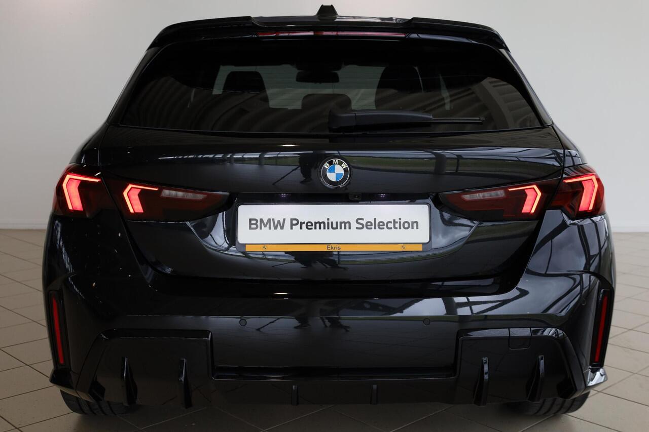 BMW 1-SERIE 120 M Sportpakket Pro | Alcantara | Head-Up | Harman Kardon | 360 camera | Iconic Glow | Dodehoekdetectie | Stoelverwarming | Comfort Access | Ekris Selection